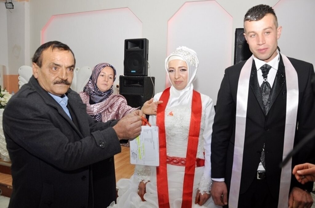 Bu köyden evlenmek isteyen damat adaylarına uyarı..!