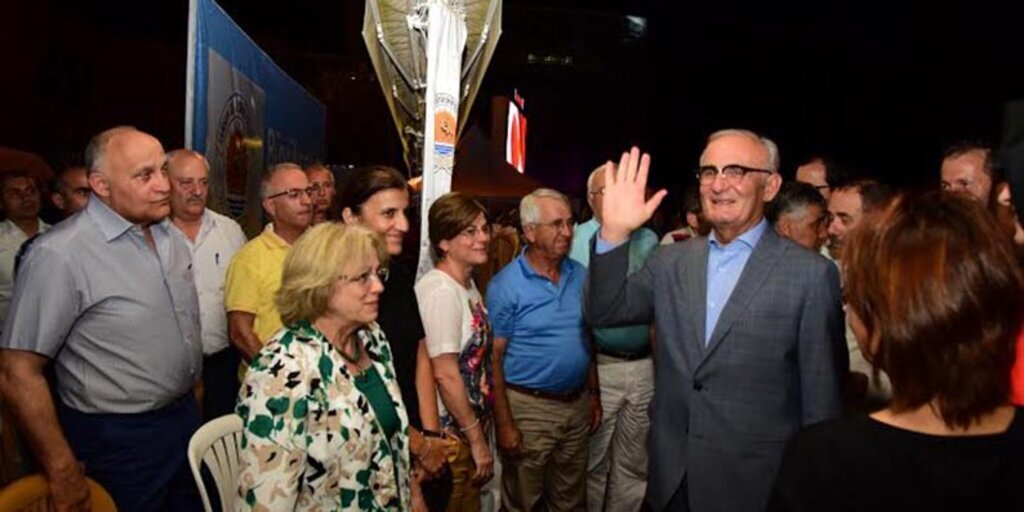 Büyükşehir Belediyesi halkla beraber demokrasi nöbetinde