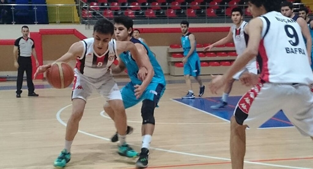 Canik Başarı Üniversitesi Bafra Belediye takımını 71-57 mağlup etti