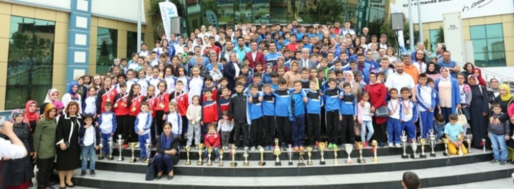 Canik Belediye Başkanı Osman Genç sporcularla buluştu