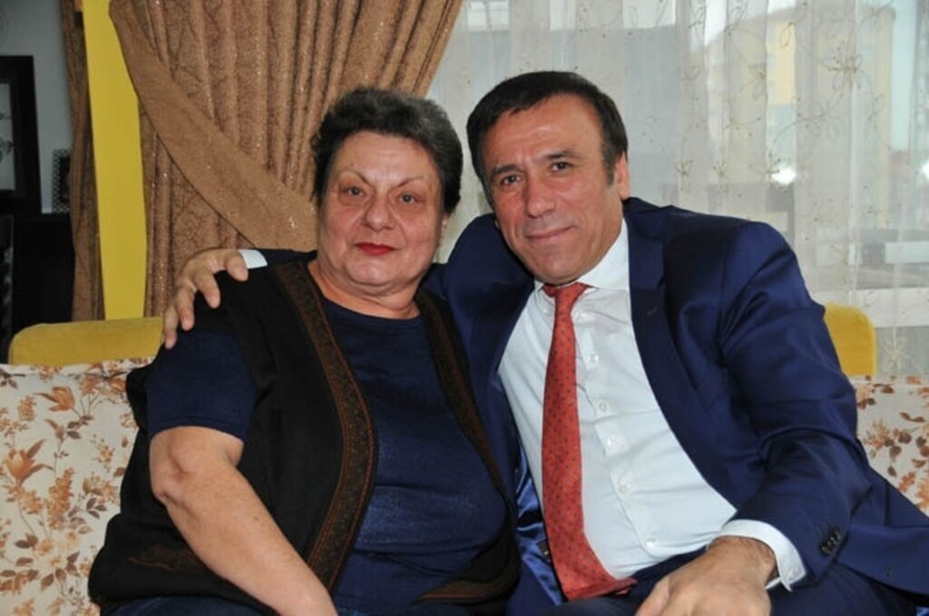 Canik Belediye Başkanı Osman Genç öğretmenini unutmadı