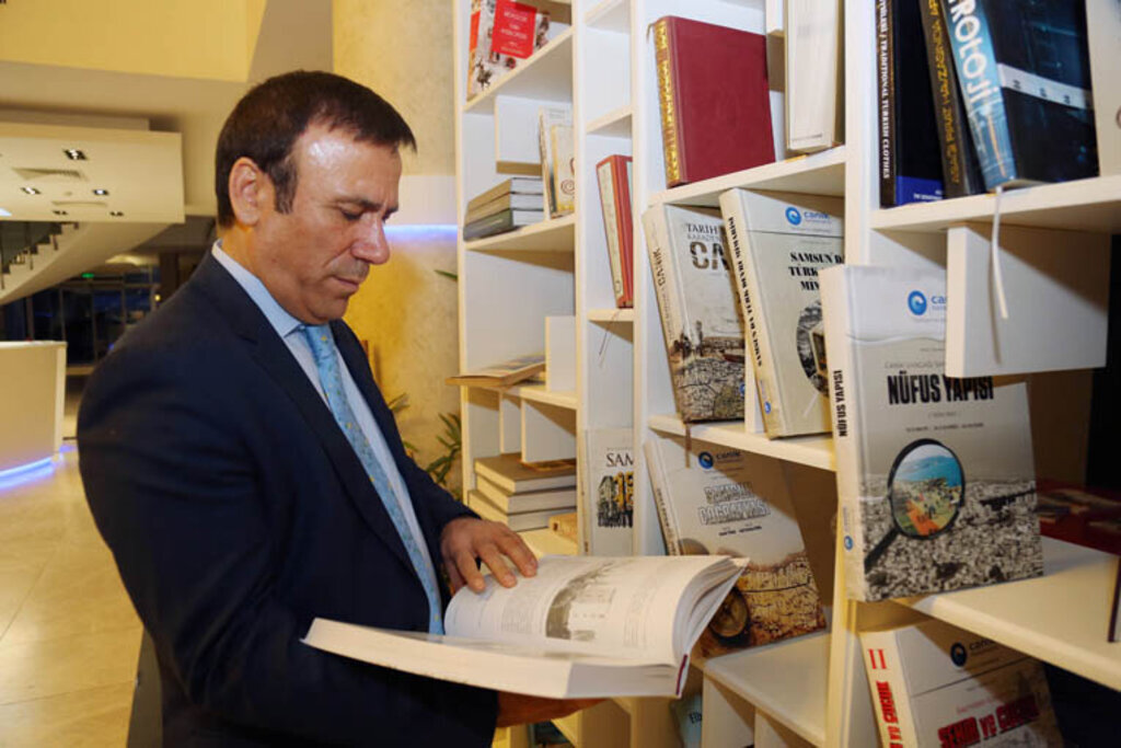 Canik Belediyesi eserleriyle geleceğe ışık tutuyor