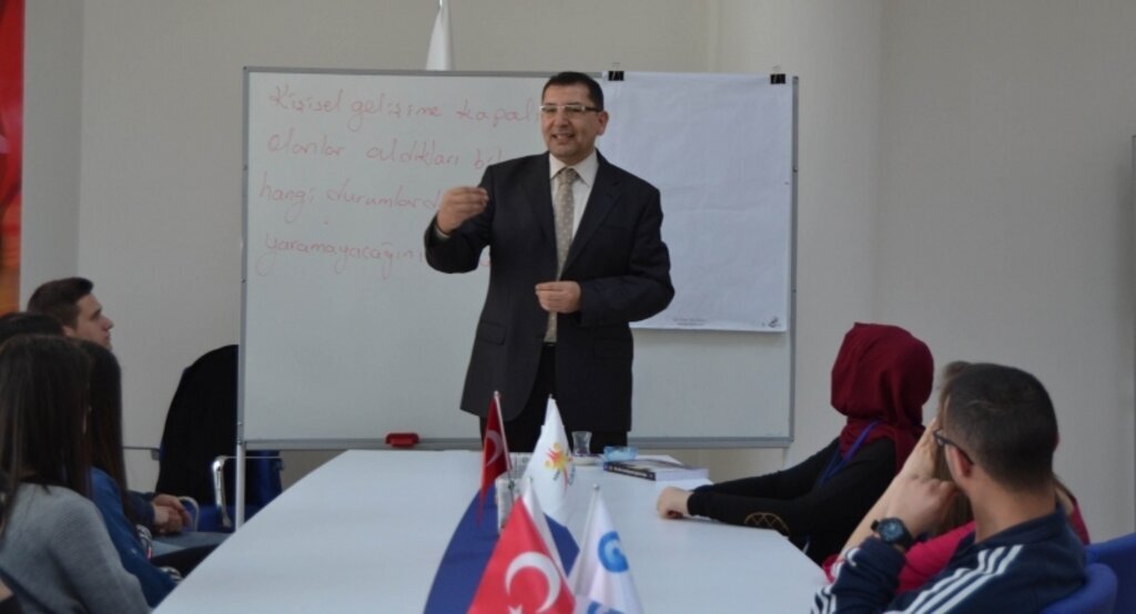 Canik Kent Konseyi’nden Türkiye’de ilk Stajyer öğrencilere eğitim semineri