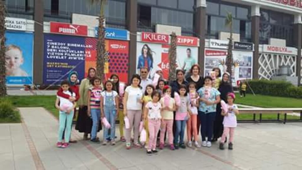 Canikli AK kadınlardan kimsesiz çocuklara anne şefkati