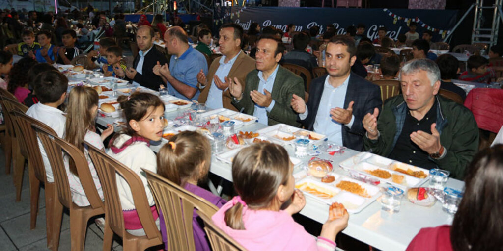 Canik'te çocuklar için iftar vakti