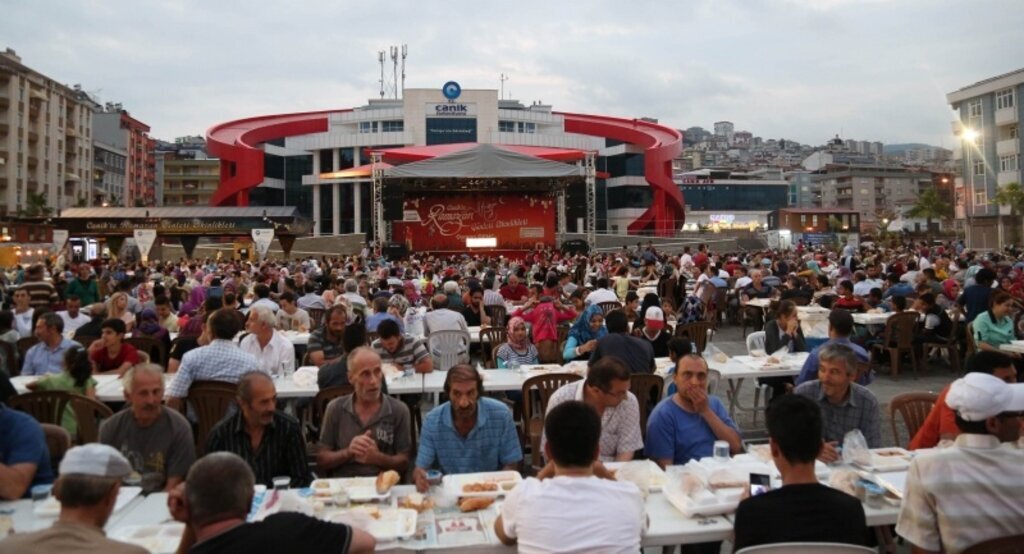 Canik'ten 90 bin kişiye iftar