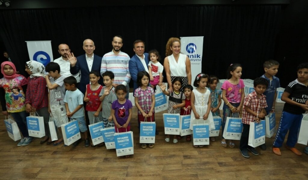 Canik'ten misafir çocuklara bayramlık