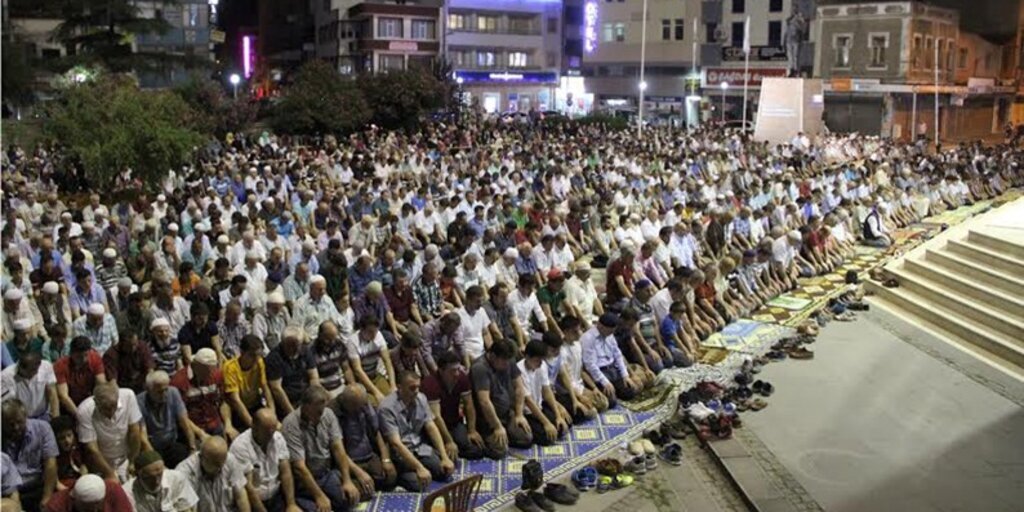 Çarşamba Demokrasi nöbeti tutmaya devam ediyor