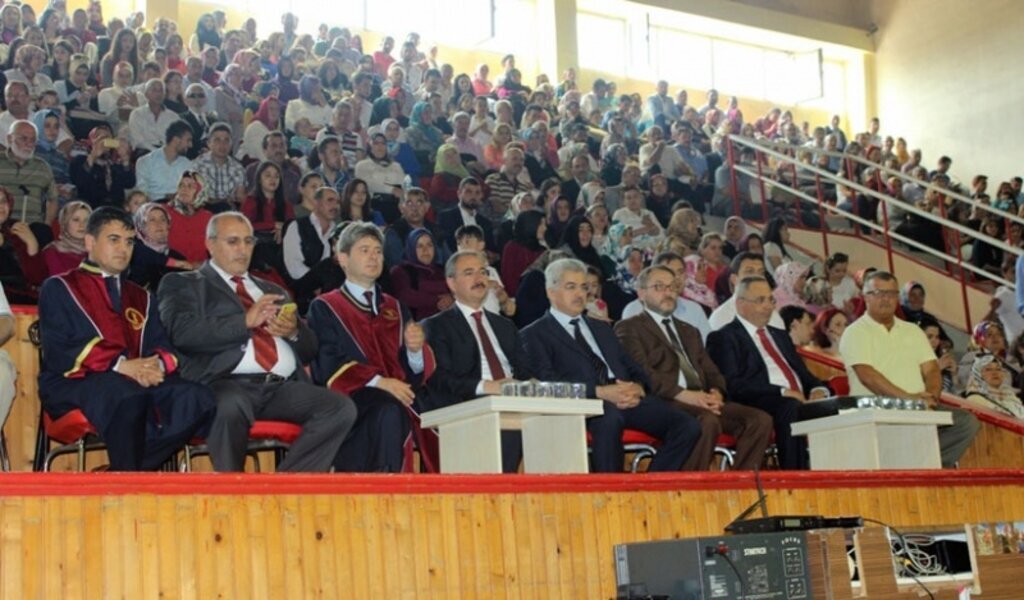 Çarşamba Ticaret Borsası MYO’ da Mezuniyet sevinci yaşandı