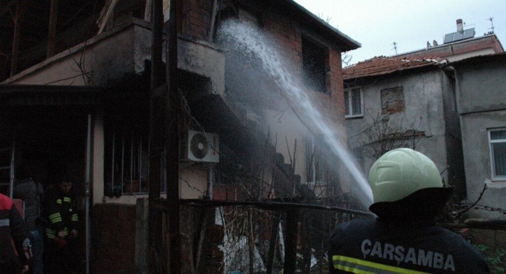 Çarşamba'da ev yangını: 1 ölü