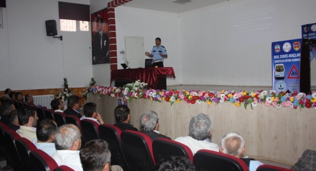 Çarşamba'da okul servisi sürücülerine trafik eğitimi verildi