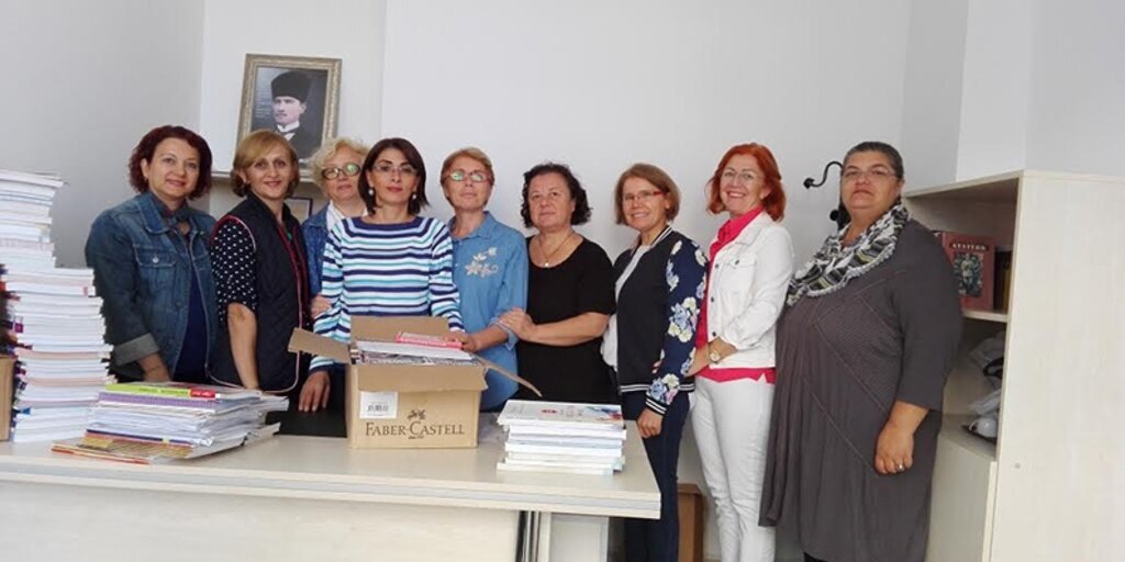 CHP Atakum Kadın Kolları Muş ilindeki ilköğretim okuluna kitap yardımı yapttı