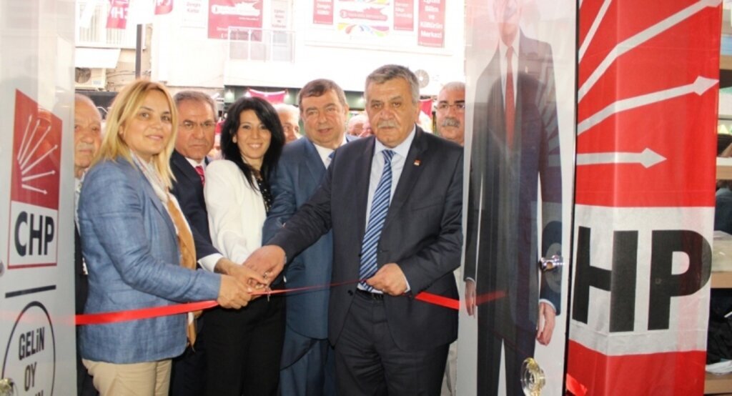 CHP İlkadım seçim bürosunu miting havasında açtı