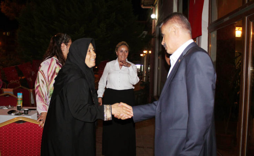 CHP'de Deveci farkı, Atakum'da iftar verdi