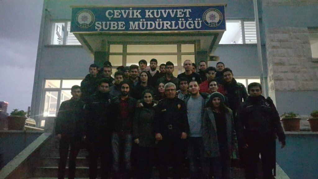 CHP'li gençler; Terör bizi korkutamaz 