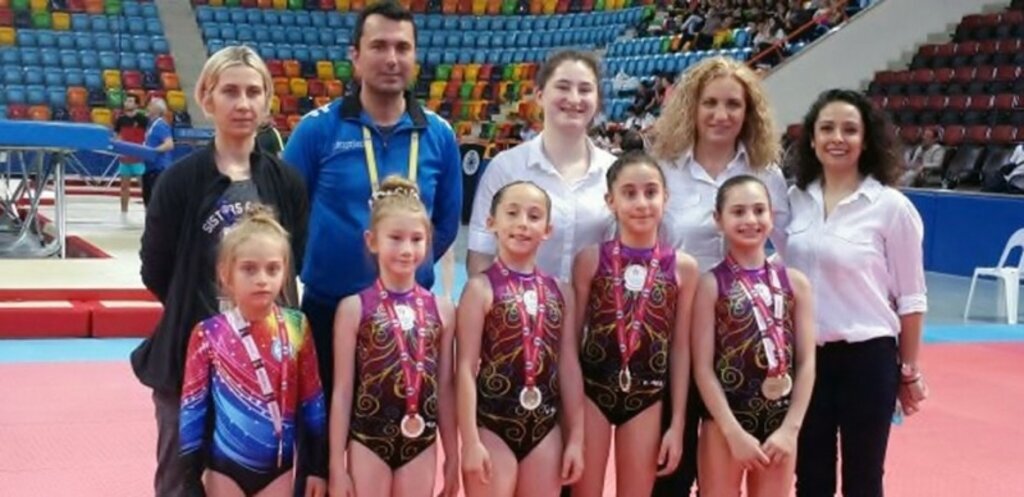 Cimnastik Küçük Kız Takımı Türkiye Şampiyonu oldu