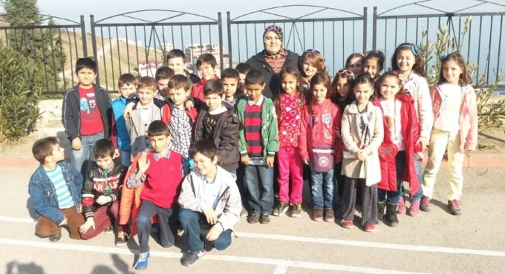 Çocuklar karne sevincini Piazza AVM'de kutladı