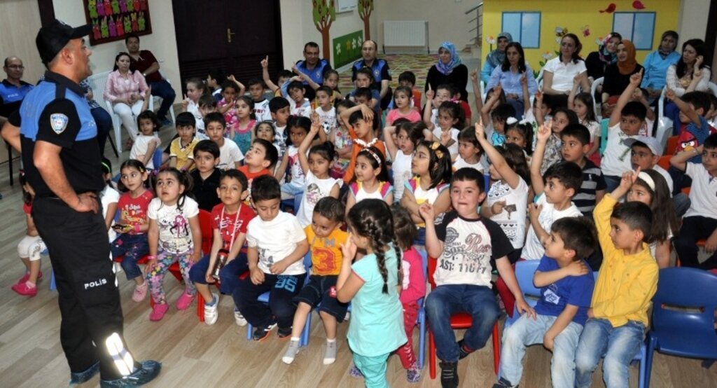 Çocuklara güvenlik önlemleri oyunla anlatıldı
