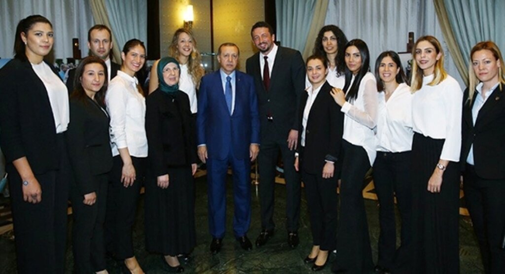 Cumhurbaşkanı Erdoğan Canikli Burcu'yu ağırlı