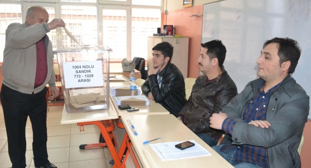 Cumhuriyet Halk Partisi Adaylarını belirlemek için sandık başında