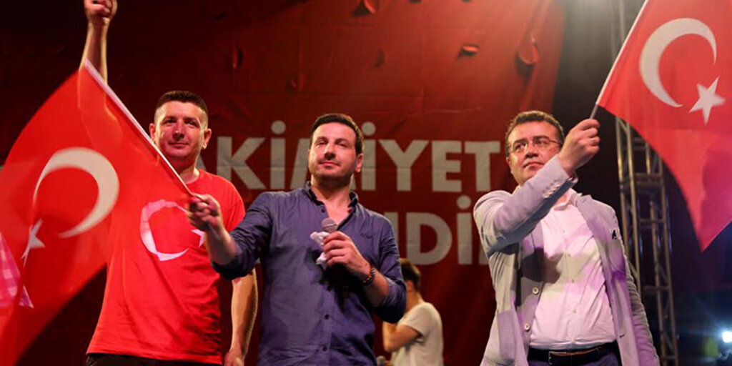 Davut Güloğlu ‘susan’ sanatçılara tepki gösterdi