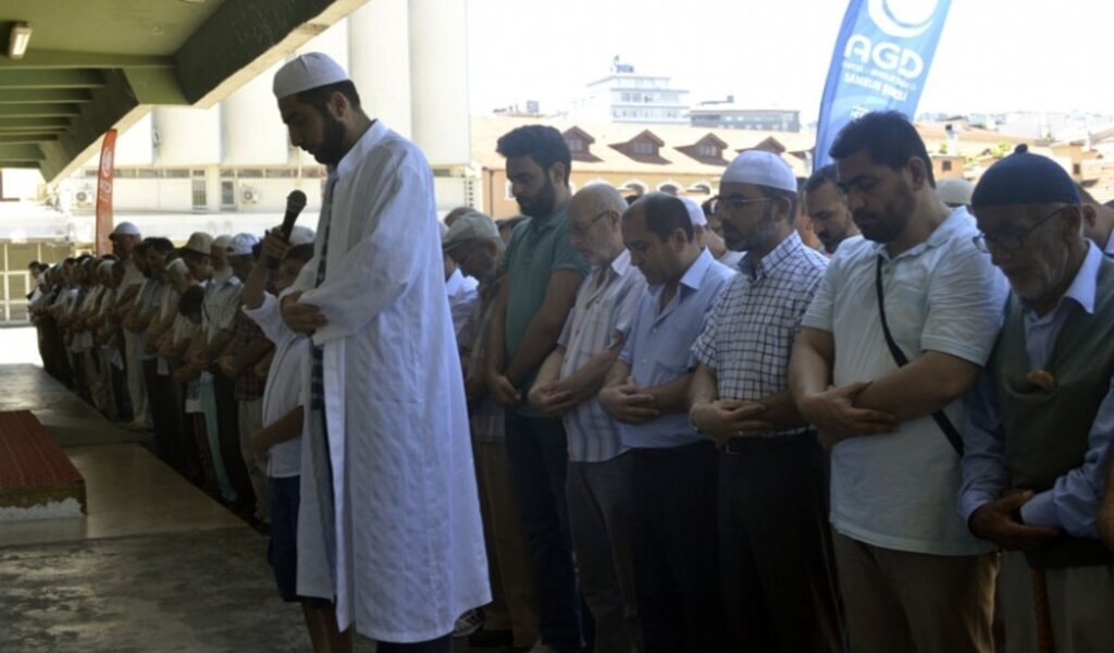 Demokrasi şehitleri için AGD'den gıyabi cenaze namazı