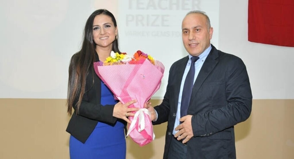 Dilek öğretmene OMÜ'lü öğrencilerden sevgi seli