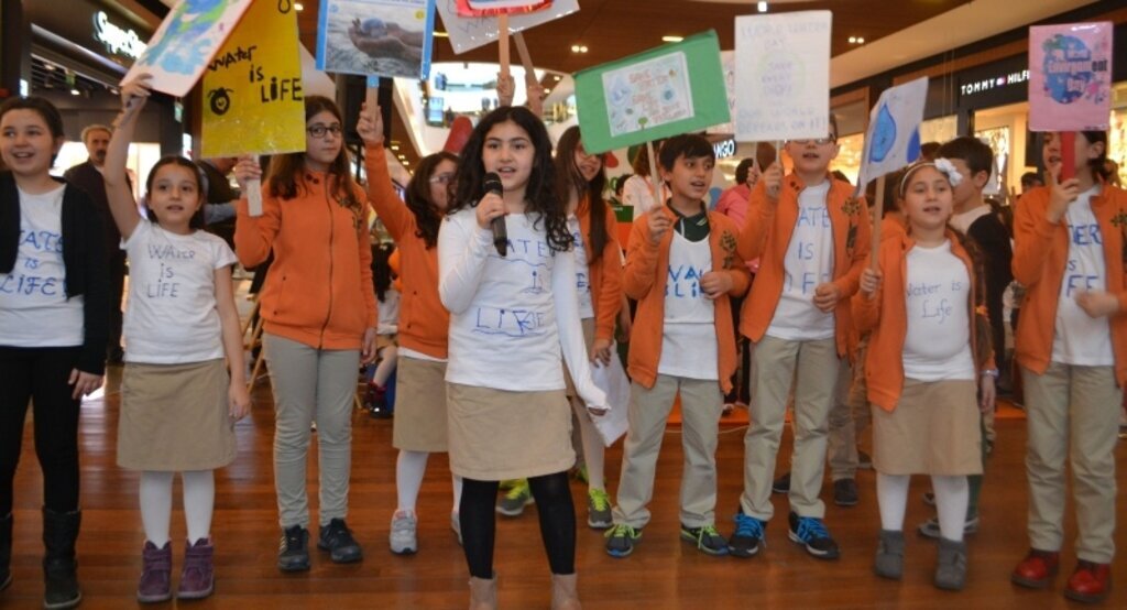 Doğa Koleji öğrencileri dünya su günü’nde Piazza’da