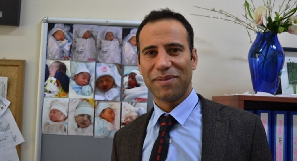 Doğumuna şahit olduğu bebeklerin fotoğraflarını biriktiriyor