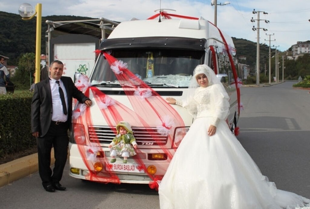 Dolmuş düğün arabası oldu
