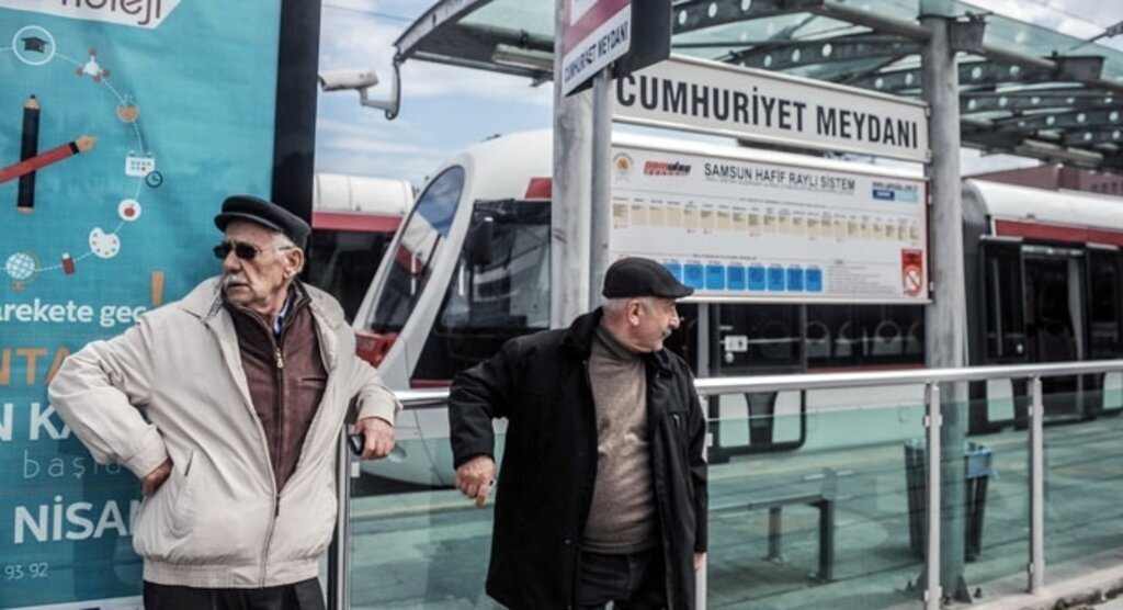 Elektrik kesildi Türkiye'de hayat durdu