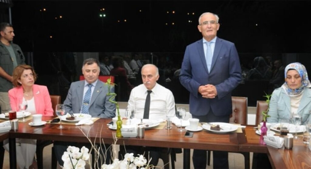 Emekliye ayrılan Garnizon Komutanı'na veda yemeği