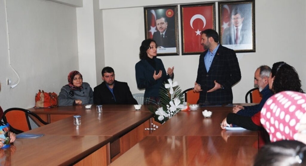 Emine Karaçuha Yılmaz Vezirköprü İlçe teşkilatını ziyaret etti