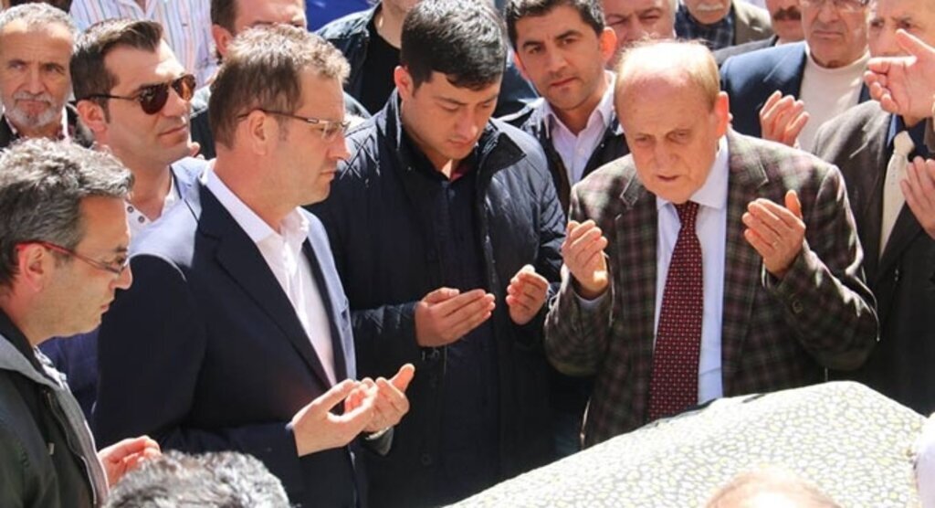 Erdal Cansu, 50 yıllık hayat arkadaşını son yolculuğuna uğurladı