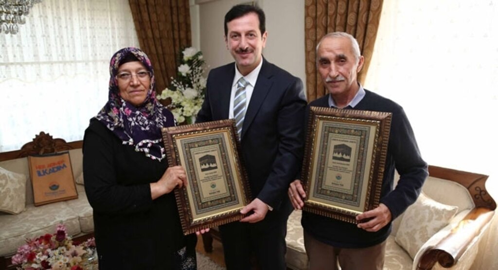 Erdoğan Tok, hacıları ziyaret ediyor