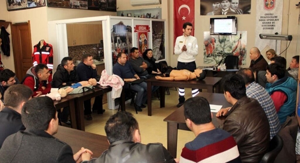 Ereğli'de itfaiyecilere ilk yardım eğitimi