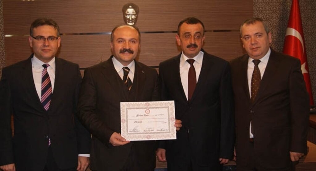 Erhan Usta Mazbatasını Aldı