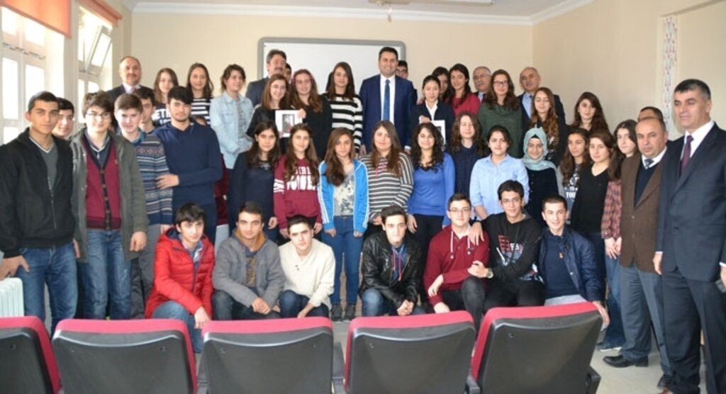 Eroğlu, sınıf birincilerini ödüllendirdi