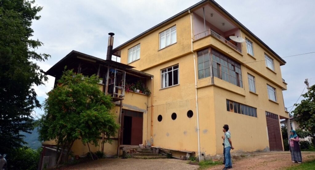 Eşi için eve asansör yaptı