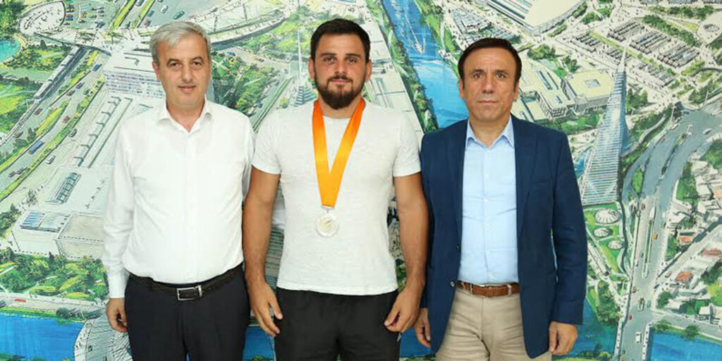 Etnospor Kültür Festivali'nde birinci olan Milli güreşçi yine gururlandırdı