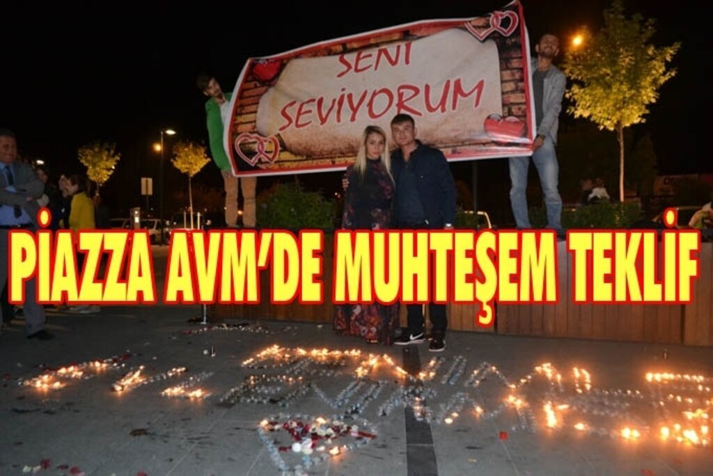 Evlilik teklifini Piazza AVM'de yaptı