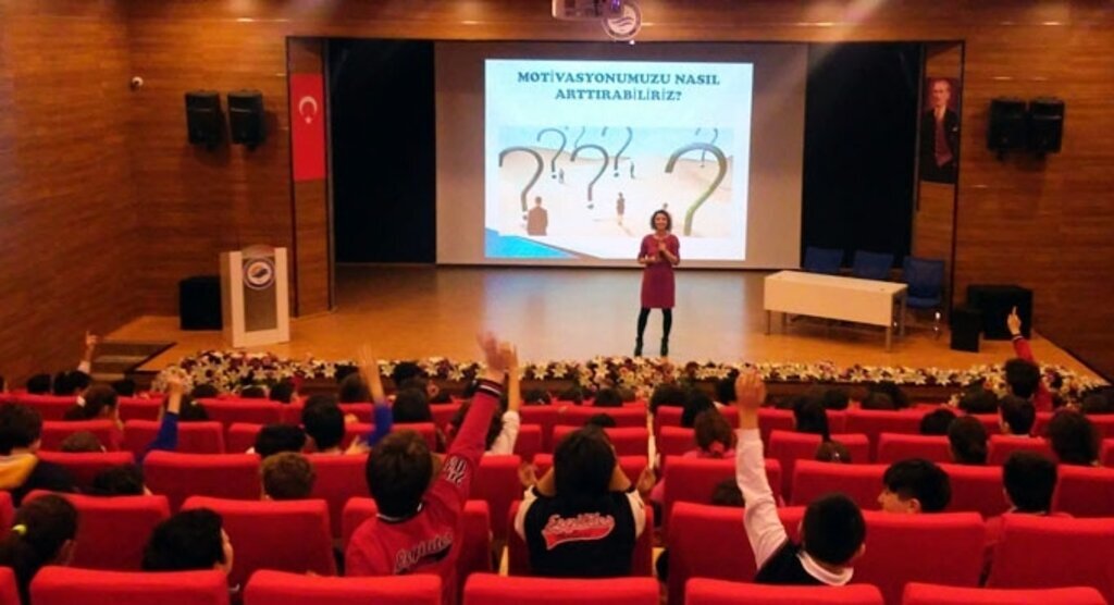 Ezgililer Koleji Öğrencilerine Motivasyon Semineri