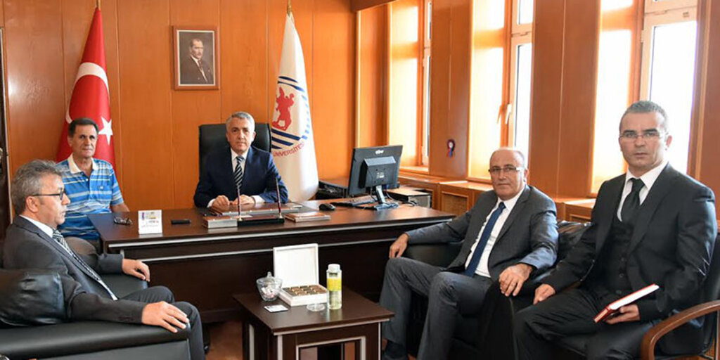 Fen Edebiyatta Dekanlık Devir Teslim Töreni