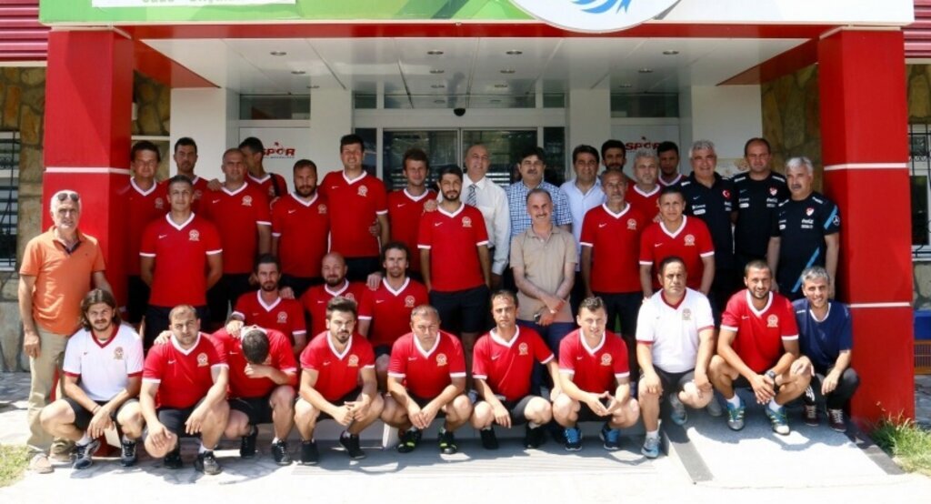 Futbol antrenörlük kursu başladı