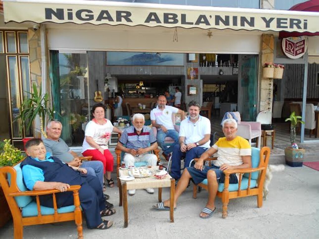 Futbol ve sinema dünyası Nigar Ablanın cafe de buluştu
