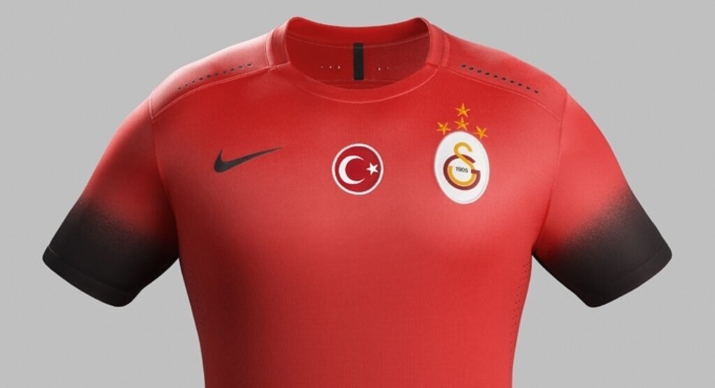 Galatasaray'ın 3. forması tanıtıldı