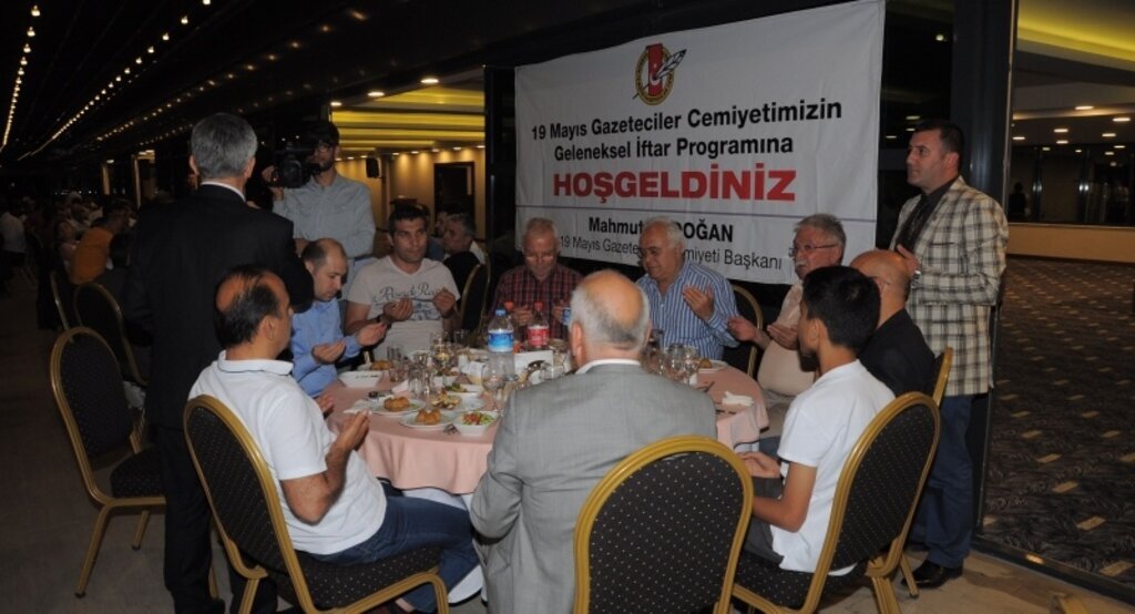 Gazeteciler iftarı beraber açtılar