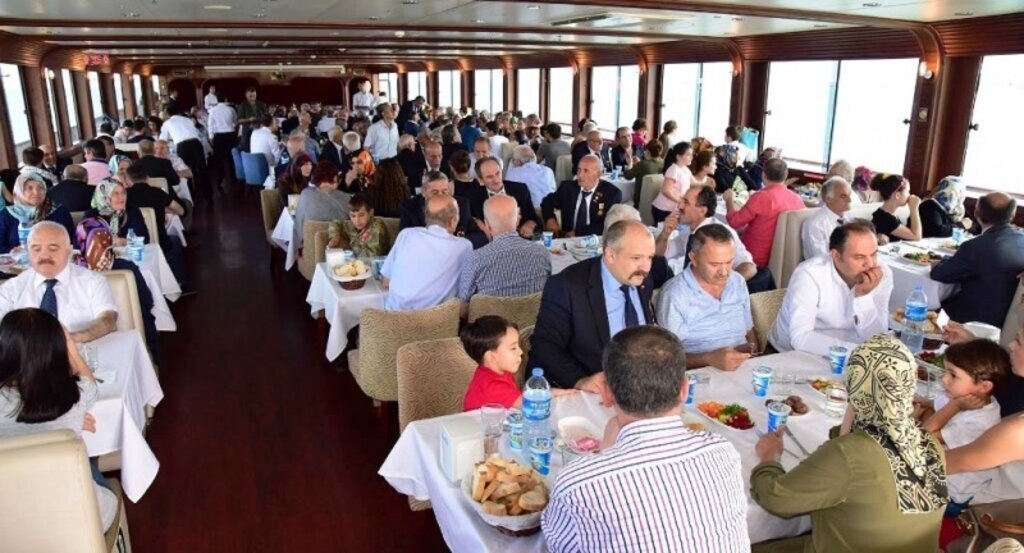 Gaziler Şehit yakınları ve aileleri Samsun’u denizden gezdi