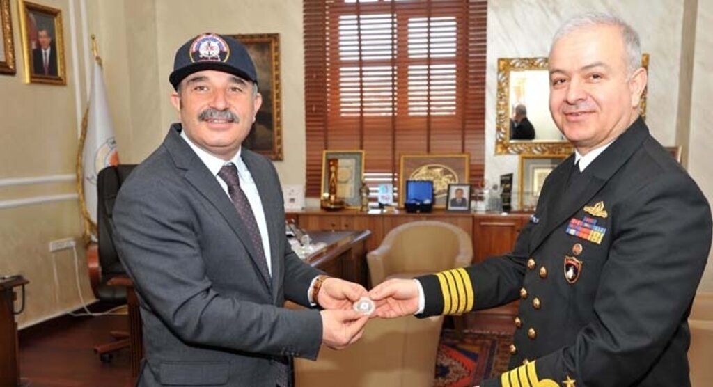 Gemi komutanları, Büyükşehir Belediyesi'ni ziyaret etti