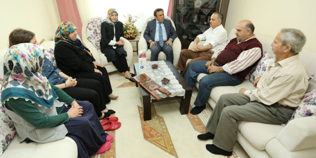 Genç Ailesi’nden Hacılara ziyaret